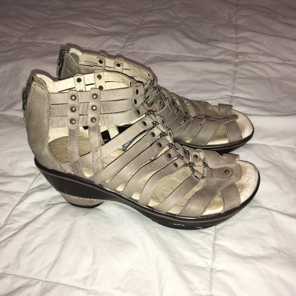 Jambu Sugar gladiator sandals size 6 taupe, fit like 6.5-7